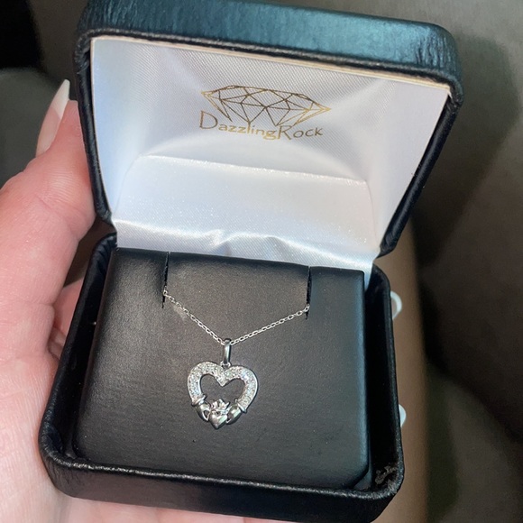 0.10 Carat Round Diamond Ladies Irish Claddagh Heart Pendant CT Sterling… - Picture 4 of 4